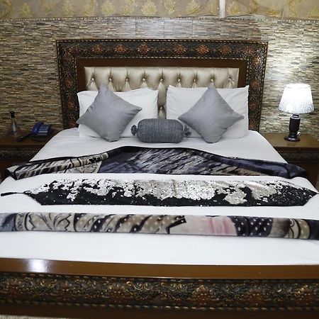 Hotel Sweet Inn Lahore Buitenkant foto