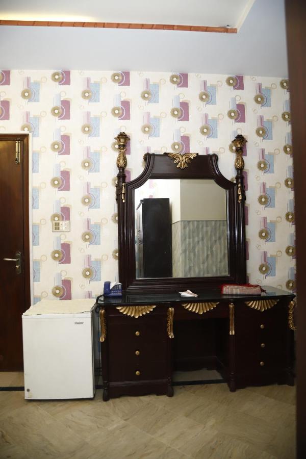 Hotel Sweet Inn Lahore Buitenkant foto